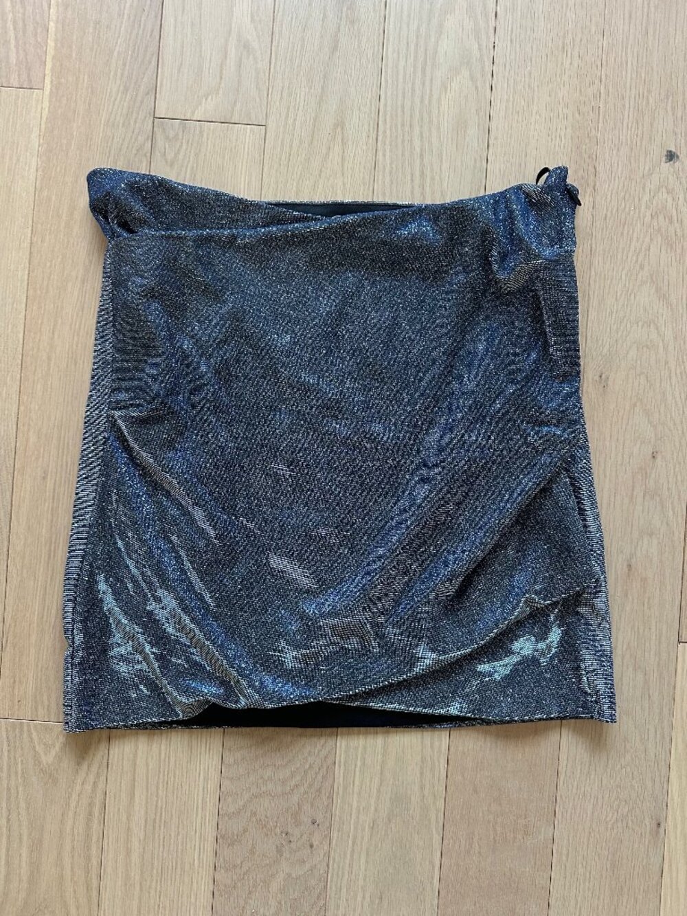 superdown Metallic Ruched Mini Skirt Gray M
